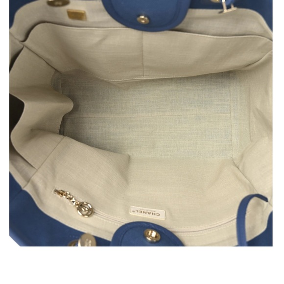 CHANEL DEAUVILLE TOTE WITH POUCH LIKE NEW CONDITION/NO FLAWS - Picture 7 of 8